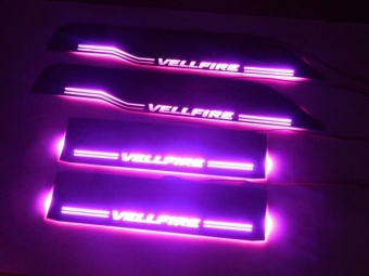 กาบบันได เวลไฟร์ VELLFIRE SERIES 20 หลอดไฟ LED ชมพูเรืองแสงกระจกสีดำตามลำดับชุด 4 ชิ้น
