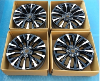 ของใหม่ ของแท้ ล้ออลูมิเนียมแท้ ชุดล้อขนาด 19 นิ้วใหม่ เป็นล้อ  Toyota Alphard Vellfire Series Executive Lounge ของแท้ ขนาด 19-7J ออฟเซ็ต +40 PCD120 5H แถมปิดดุมล้อของแท้ ของใหม่ 4ชิ้นตามภาพ (สินค้าพรีออเดอร์จากประเทศญี่ปุ่นใช้เวลาจัดส่ง 25-30 วัน)