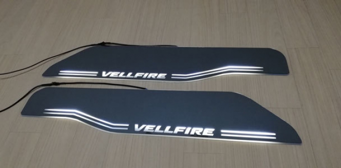 กาบบันได เวลไฟร์ VELLFIRE SERIES 20 หลอดไฟ LED สีขาว สีขาวส่องแสงกระจกสีดำตามลำดับชุด 4 ชิ้น