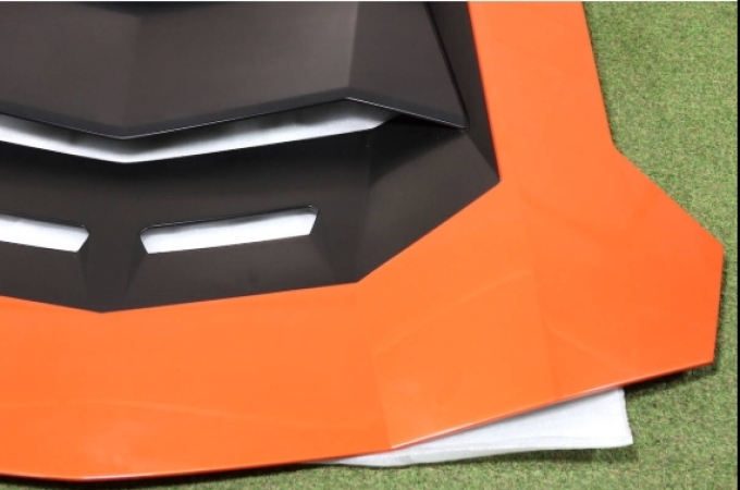Lamborghini LP700-4 Aventador ฝากระโปรงเครื่องยนต์แท้ Lamborghini สีส้ม Arancio Argos แท้มือสอง (สินค้าพรีออเดอร์จากประเทศญี่ปุ่นใช้เวลาจัดส่ง 25-30 วัน)
