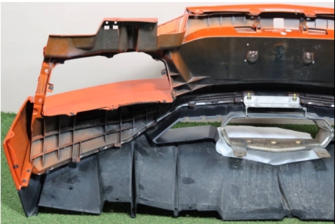 กันชนหลังแท้ Lamborghini สำหรับ Lamborghini LP700-4 Aventador สีส้ม Arancio Argos แท้มือสอง (สินค้าพรีออเดอร์จากประเทศญี่ปุ่นใช้เวลาจัดส่ง 25-30 วัน)