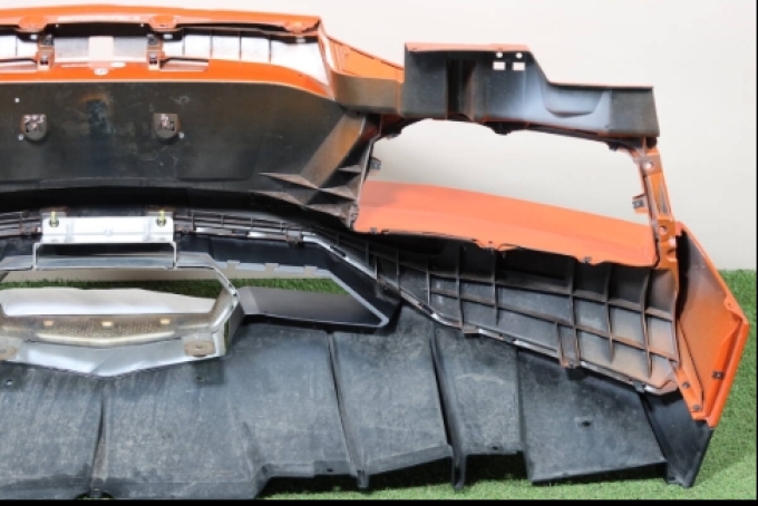 กันชนหลังแท้ Lamborghini สำหรับ Lamborghini LP700-4 Aventador สีส้ม Arancio Argos แท้มือสอง (สินค้าพรีออเดอร์จากประเทศญี่ปุ่นใช้เวลาจัดส่ง 25-30 วัน)