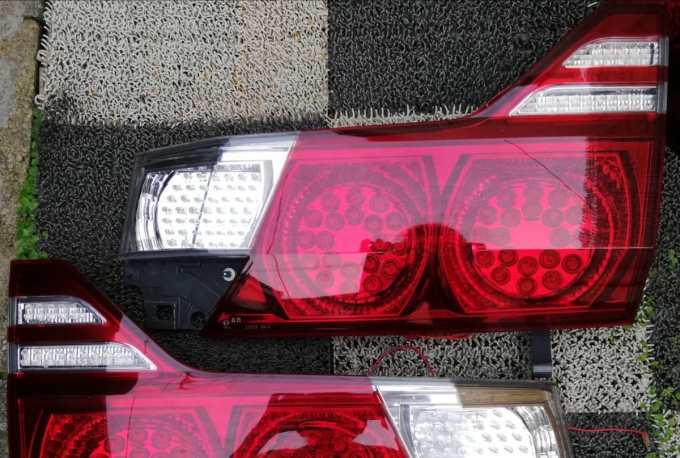 โคมไฟท้าย LED อัลพาร์ด นำเข้าจากญี่ปุ่นโดยตรงสำหรับรถรุ่น Alphard Vellfire Serise 10