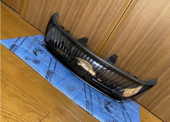 กระจังหน้า แฮริเออร์ Toyota Harrier ZSU 60W 65W (สินค้าสั่งซื้อ ใช้เวลา 25-30 ทางเรือ )