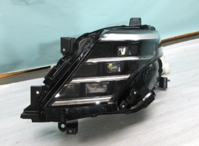 Nissan Serena C28 นิสสัน เซเรน่า C28 日産セレナ C28 (สินค้าสั่งซื้อ บรรทุกทางเรือใช้เวลา 25-30วัน)