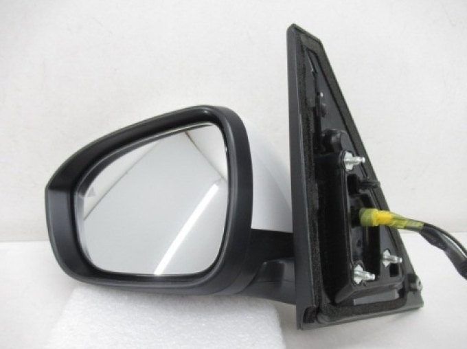 Nissan Serena C28 นิสสัน เซเรน่า C28 日産セレナ C28 (สินค้าสั่งซื้อ บรรทุกทางเรือใช้เวลา 25-30วัน)