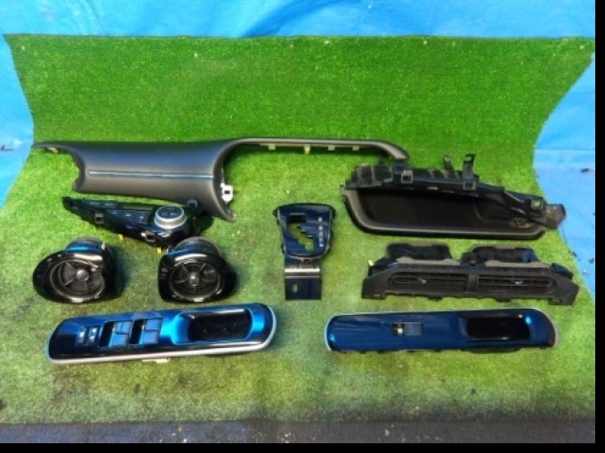 Toyota Esquire ZRR80G/ZRR85/ZWR80G (สินค้าพรีออเดอร์จากประเทศญี่ปุ่นใช้เวลาจัดส่ง 25-30 วัน)