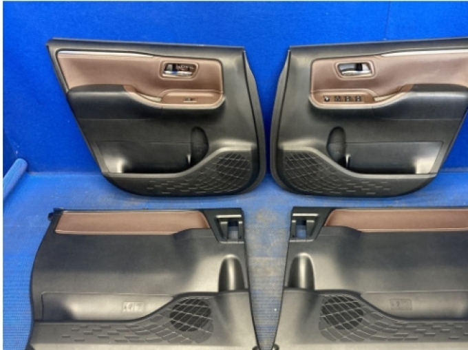 Toyota Esquire ZRR80G/ZRR85/ZWR80G (สินค้าพรีออเดอร์จากประเทศญี่ปุ่นใช้เวลาจัดส่ง 25-30 วัน)