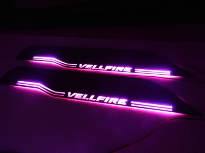 กาบบันได เวลไฟร์ VELLFIRE SERIES 20 หลอดไฟ LED ชมพูเรืองแสงกระจกสีดำตามลำดับชุด 4 ชิ้น