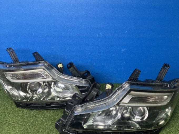 Honda Step Wagon RK1 RK2 RK3 RK4 RK5 RK6 ฮอนด้า สเต็ป แวกอน ホンダ ステップワゴン (สินค้าสั่งซื้อ บรรทุกทางเรือใช้เวลา 25-30วัน)