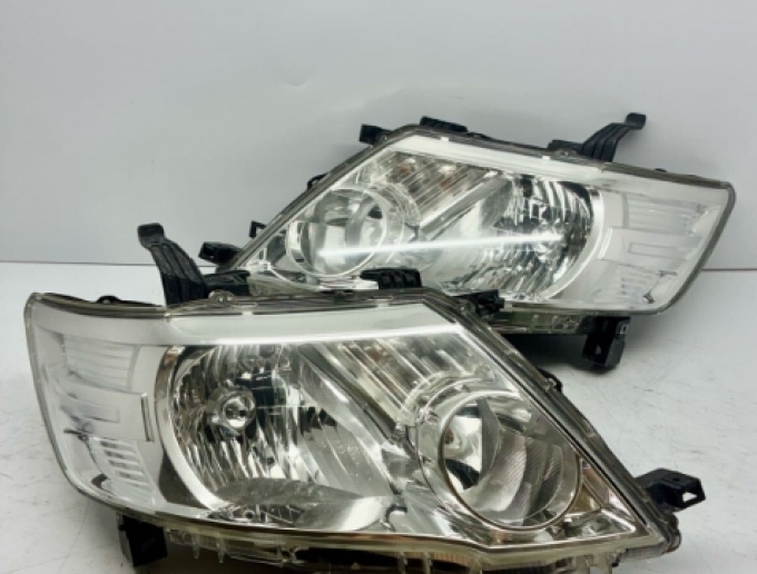 Nissan Serena C25 นิสสัน เซเรน่า C25 日産セレナ C25 (สินค้าสั่งซื้อ บรรทุกทางเรือใช้เวลา 25-30วัน)