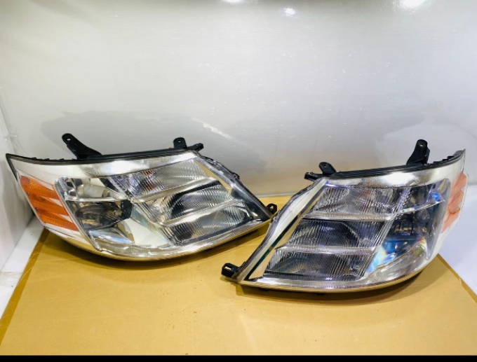 Toyota Alphard 10 headlights Hybrid model (ATH10W) left-right side wires bulbs ready to use normally Pre-order 25-30 days customer deposit 80 percent