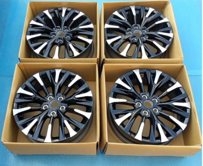 ของใหม่ ของแท้ ล้ออลูมิเนียมแท้ ชุดล้อขนาด 19 นิ้วใหม่ เป็นล้อ  Toyota Alphard Vellfire Series Executive Lounge ของแท้ ขนาด 19-7J ออฟเซ็ต +40 PCD120 5H แถมปิดดุมล้อของแท้ ของใหม่ 4ชิ้นตามภาพ (สินค้าพรีออเดอร์จากประเทศญี่ปุ่นใช้เวลาจัดส่ง 25-30 วัน)