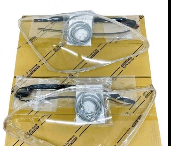 Genuine Toyota Celsior 30 Late Headlamp Lens Left and Right + Seal + Gasket Cover 6 Pieces Gasket Light UCF30/UCF31 (Pre-order product, takes 25-30 days by ship)