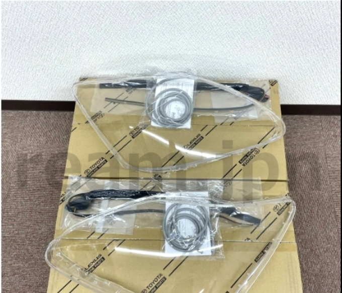 Genuine Toyota Celsior 30 Late Headlamp Lens Left and Right + Seal + Gasket Cover 6 Pieces Gasket Light UCF30/UCF31 (Pre-order product, takes 25-30 days by ship)