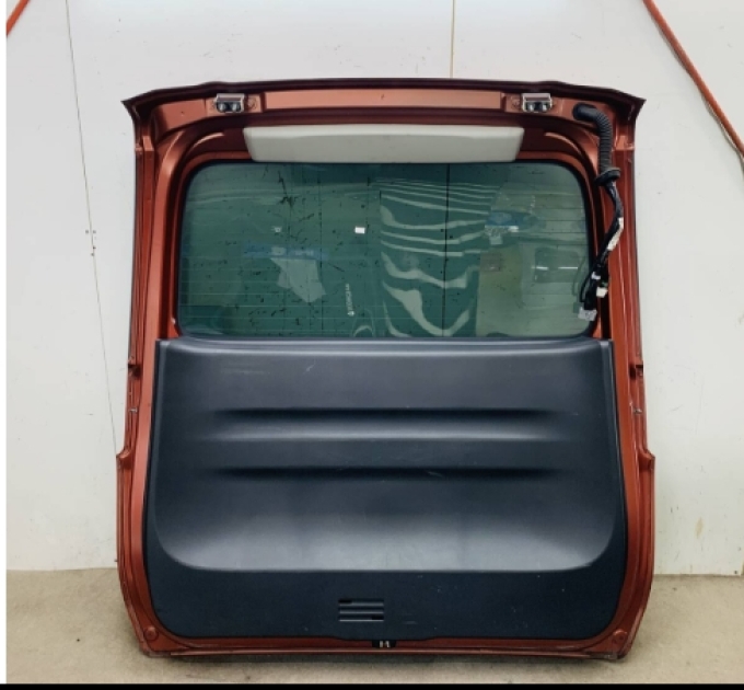 Nissan Serena NC26 FNPC26 FPC26 C26 FNC26 HC26 HFC26 FC26 Genuine Rear Gate/Back Door with Backup Camera (สินค้าพรีออเดอร์จากประเทศญี่ปุ่นใช้เวลาจัดส่ง 25-30 วัน)