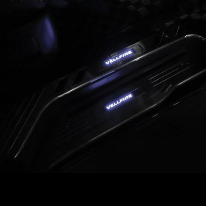 กาบบันได เวลไฟร์ Vellfire Series 20 ไฟ LED สว่างเมื่อเปิดและปิดประตู ทำจาก SUS304 สเตนเลสสตีลคุณภาพสูงพื้นผิวทนทานต่อการขูดขีดและไม่เป็นสนิม ชุด8ชิ้น ราคานี้ยังไม่รวมค่าจัดส่งมาเมืองไทย